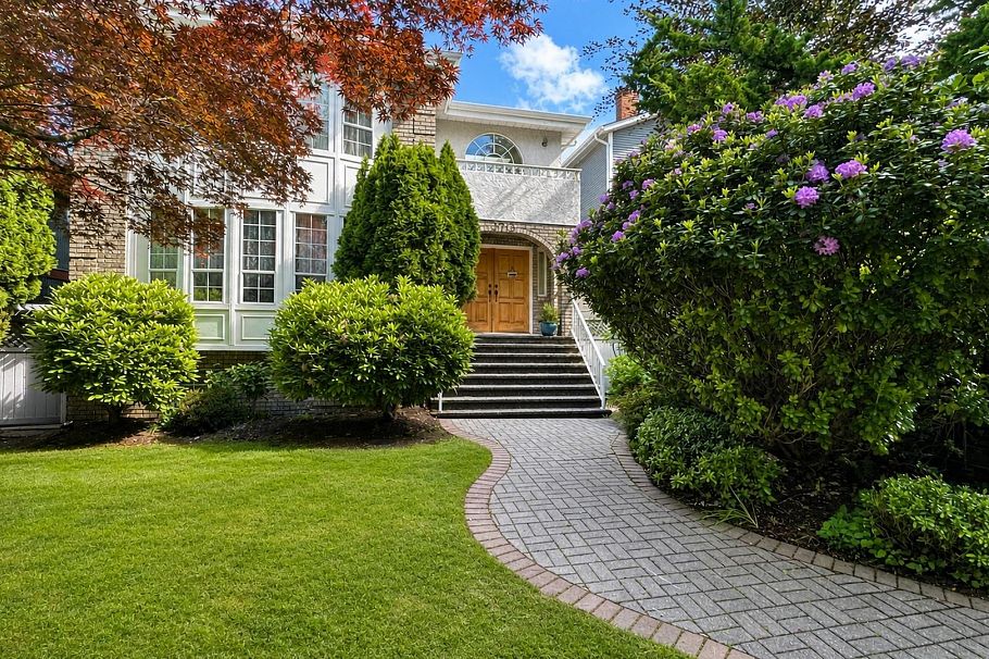 3713 W 31st Avenue Vancouver, BC - 1