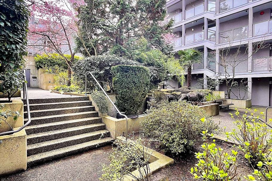 1 1386 W 6th Avenue Vancouver, BC - 33