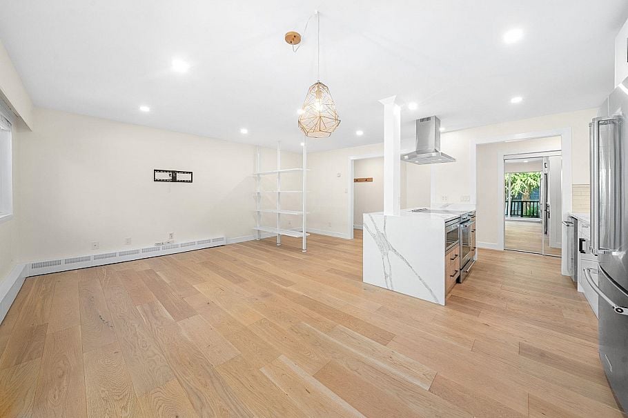 911 555 W 28th Street North Vancouver, BC - 17