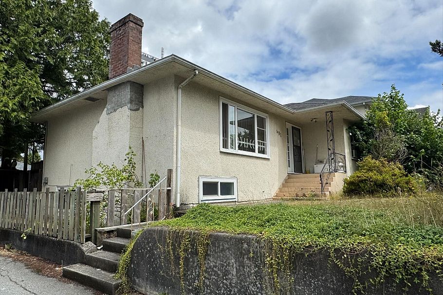 481 W 40th Avenue Vancouver, BC - 2
