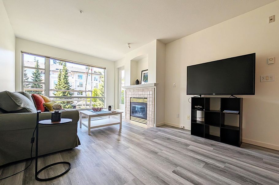 422 3629 Deercrest Drive North Vancouver, BC - 6
