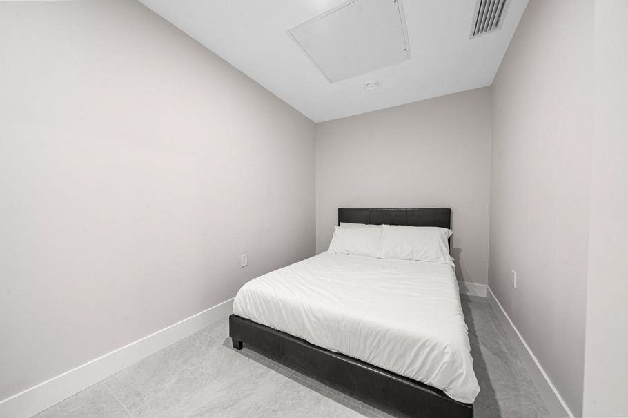 130 W Woodstock Avenue Vancouver, BC - 10