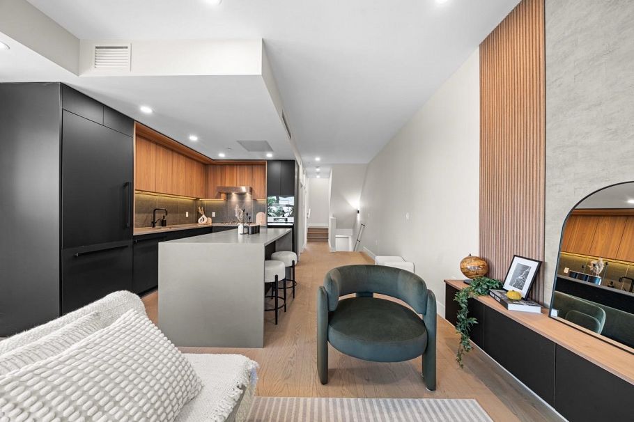 5 128 W Woodstock Avenue Vancouver, BC - 3