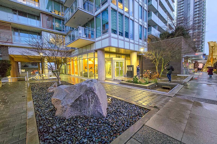 901 8131 Nunavut Lane Vancouver, BC - 3