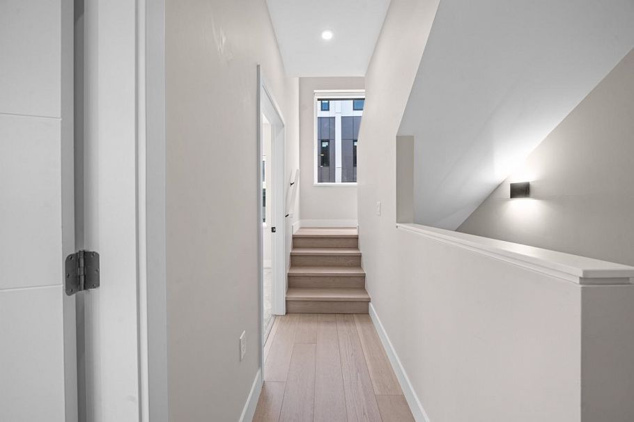 130 W Woodstock Avenue Vancouver, BC - 14