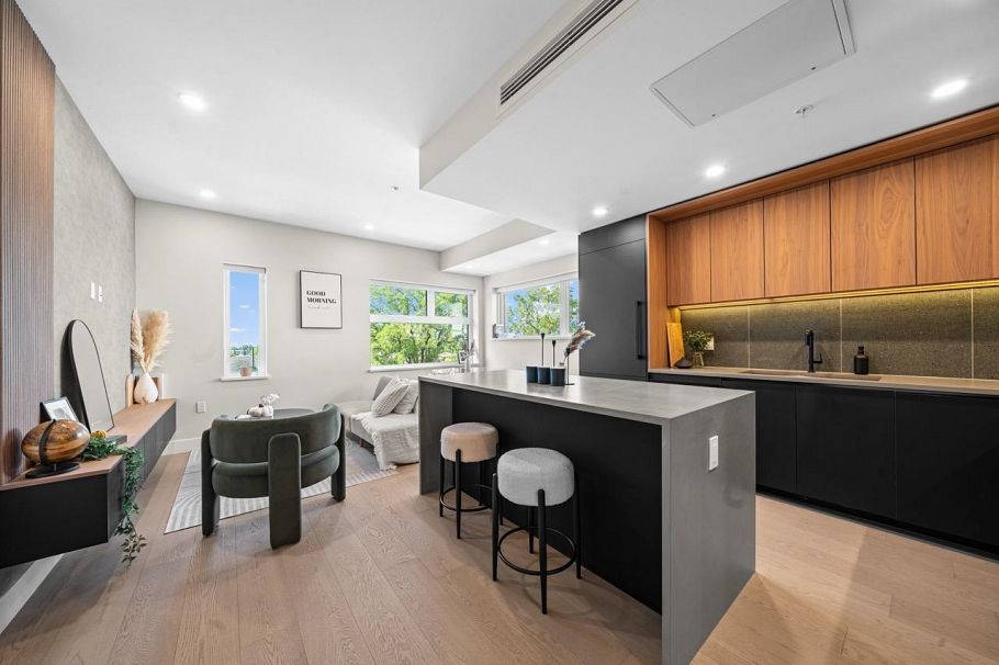 5 128 W Woodstock Avenue Vancouver, BC - 1