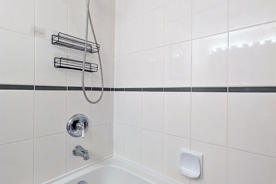 422 3629 Deercrest Drive North Vancouver, BC - 15