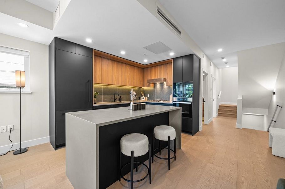 5 128 W Woodstock Avenue Vancouver, BC - 7