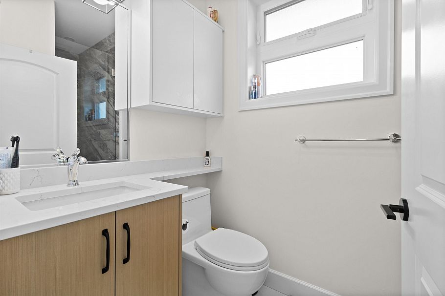 7662 French Street Vancouver, BC - 23