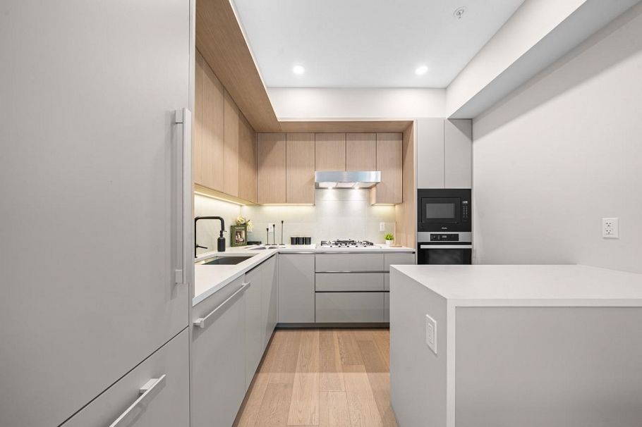 130 W Woodstock Avenue Vancouver, BC - 5