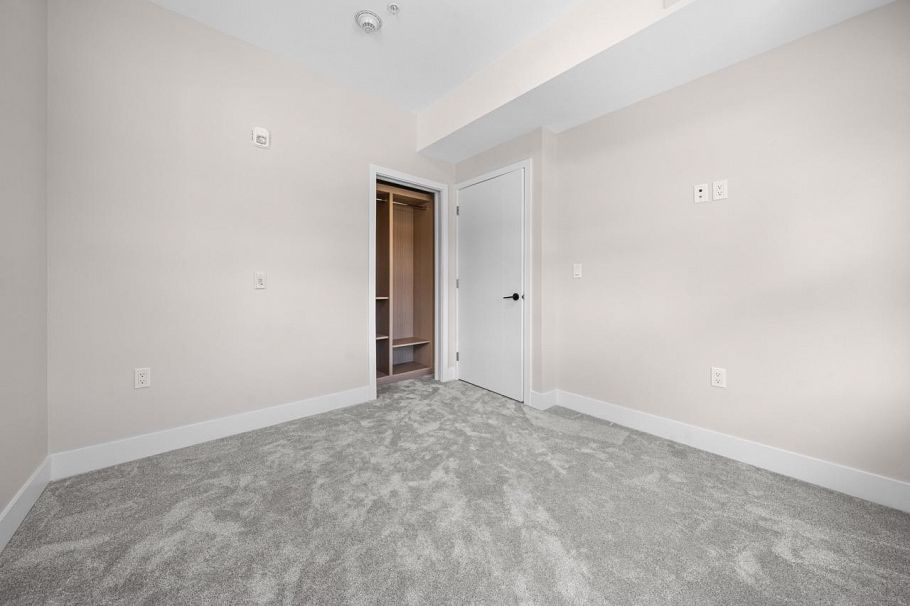130 W Woodstock Avenue Vancouver, BC - 13