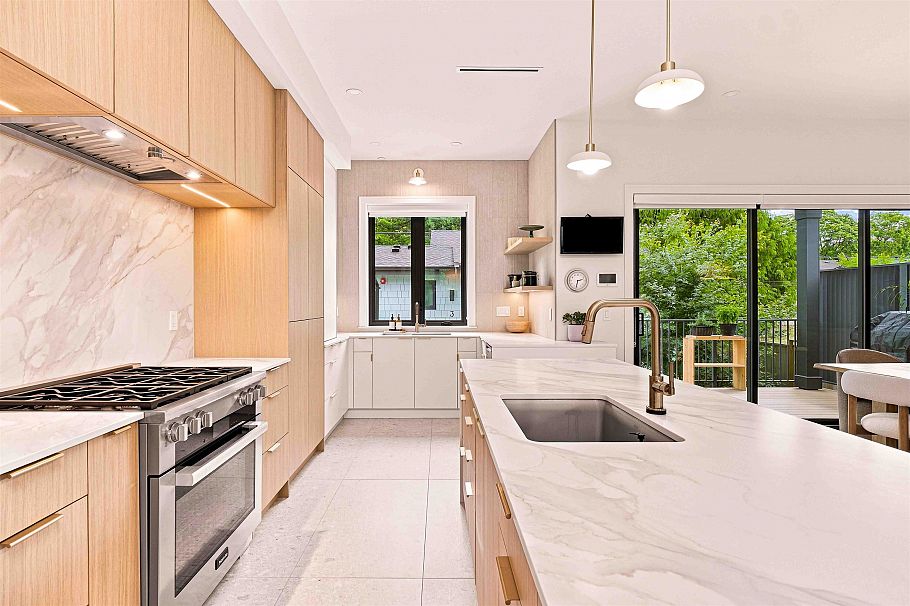6408 Vine Street Vancouver, BC - 6