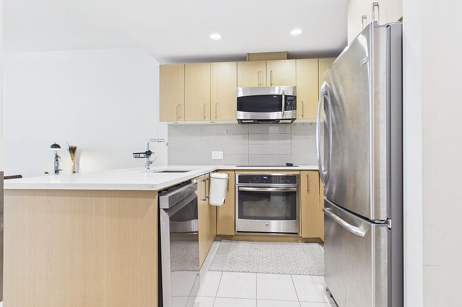 303 5981 Gray Avenue Vancouver, BC - 2