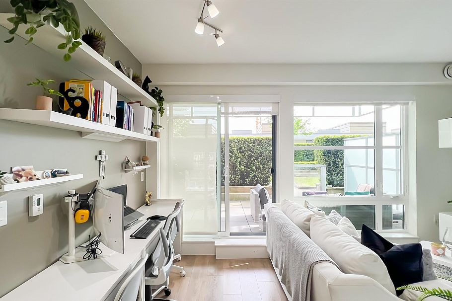 301 301 Sawmill Crescent Vancouver, BC - 2