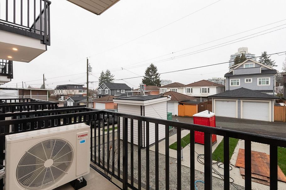 201 2329 E 34th Avenue Vancouver, BC - 22