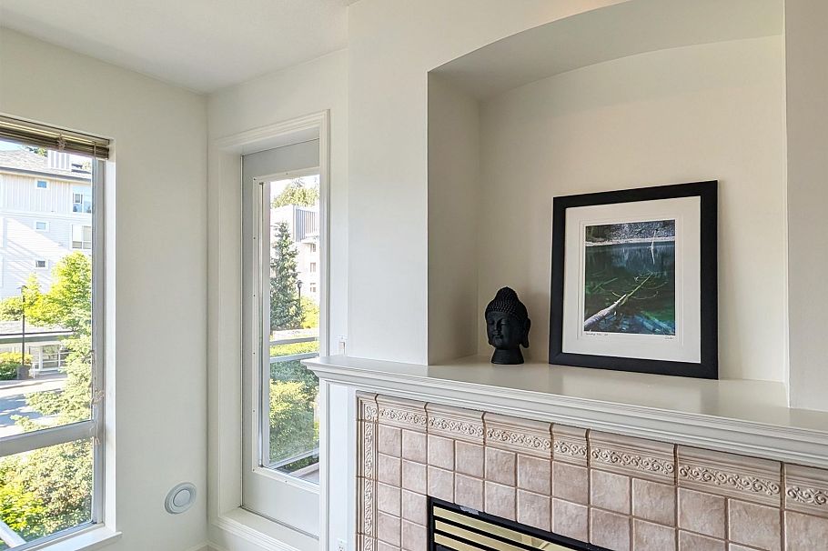 422 3629 Deercrest Drive North Vancouver, BC - 7