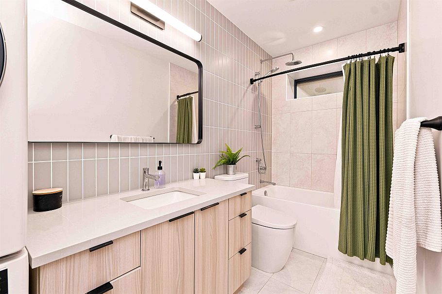 6408 Vine Street Vancouver, BC - 32