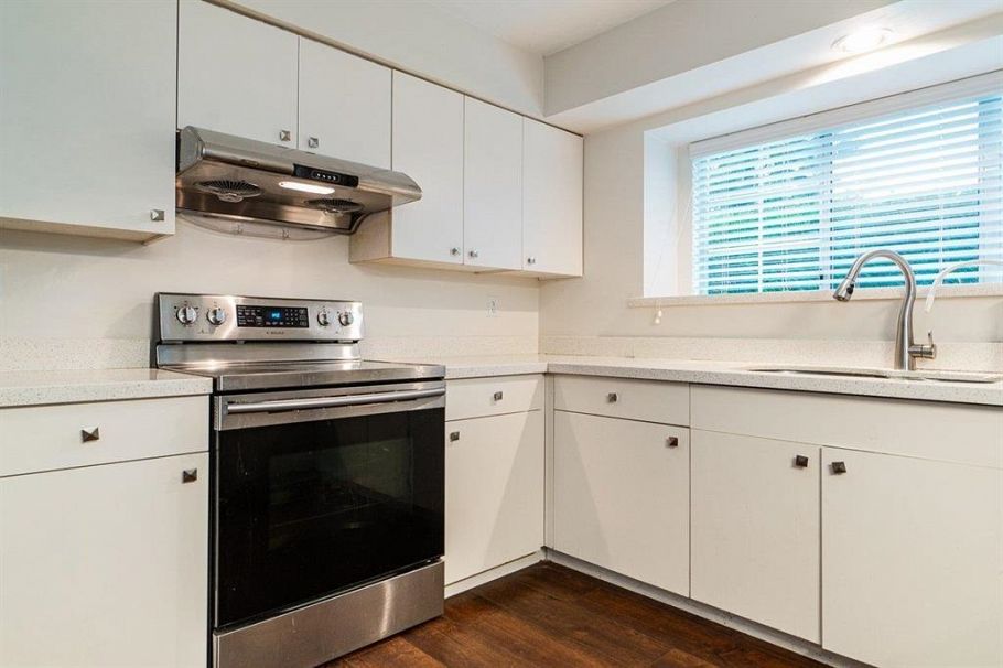 2688 W 19th Avenue Vancouver, BC - 4