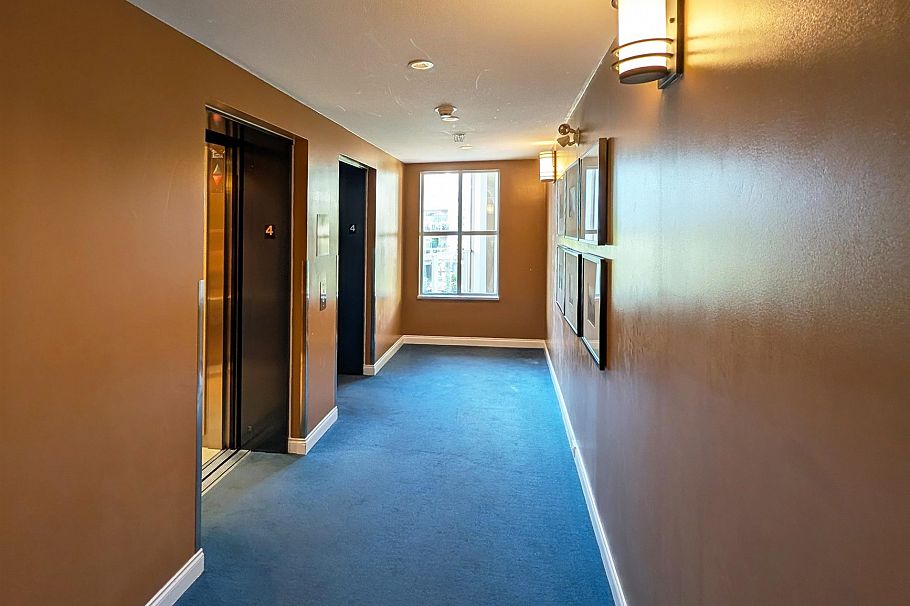 422 3629 Deercrest Drive North Vancouver, BC - 17