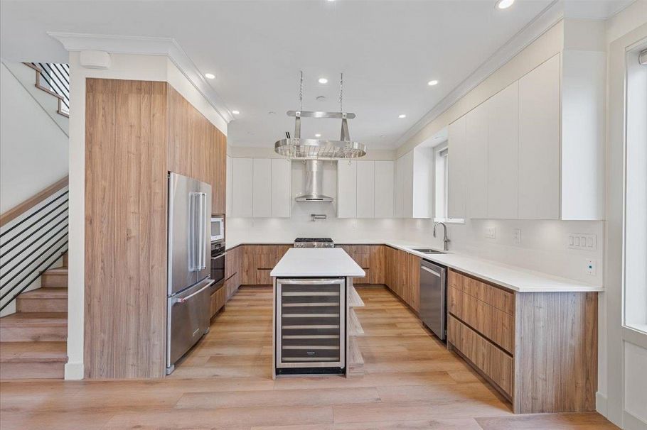 3179 E 16th Avenue Vancouver, BC - 38