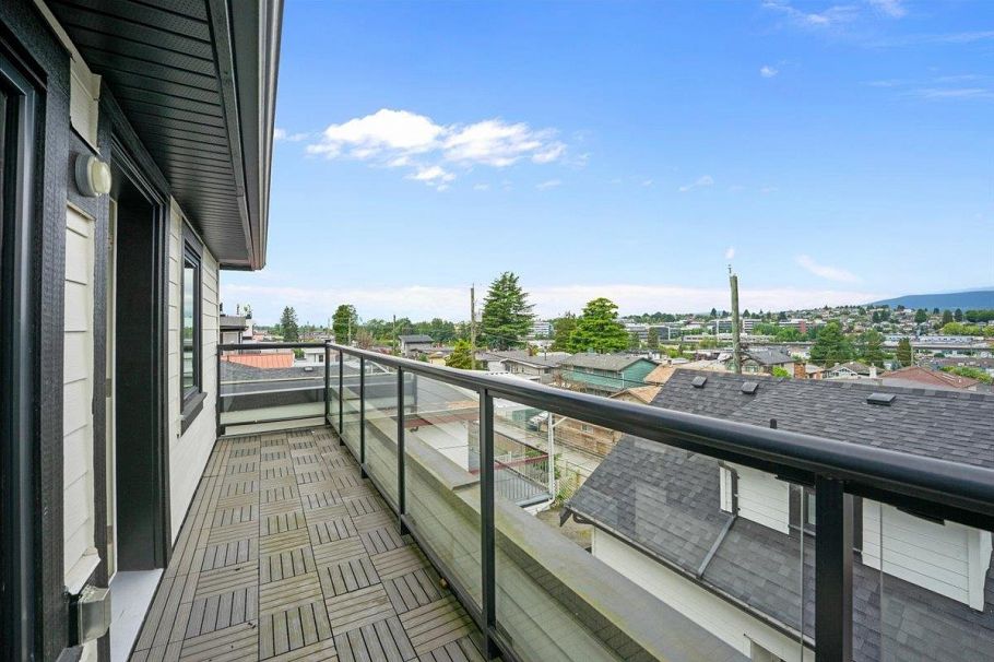 3179 E 16th Avenue Vancouver, BC - 26