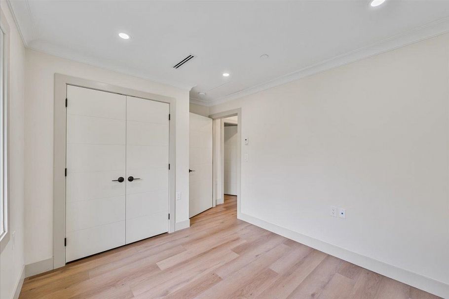 3179 E 16th Avenue Vancouver, BC - 33