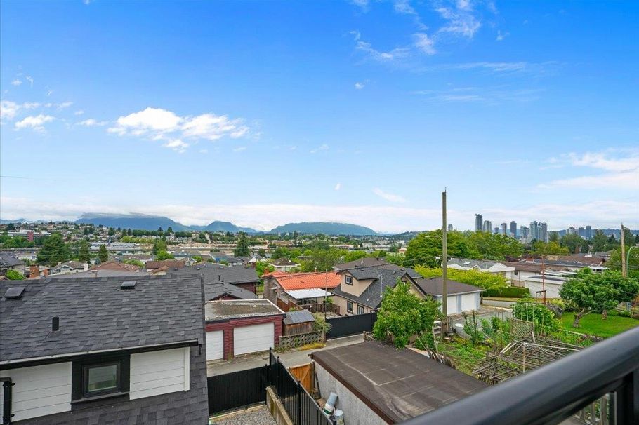 3179 E 16th Avenue Vancouver, BC - 25