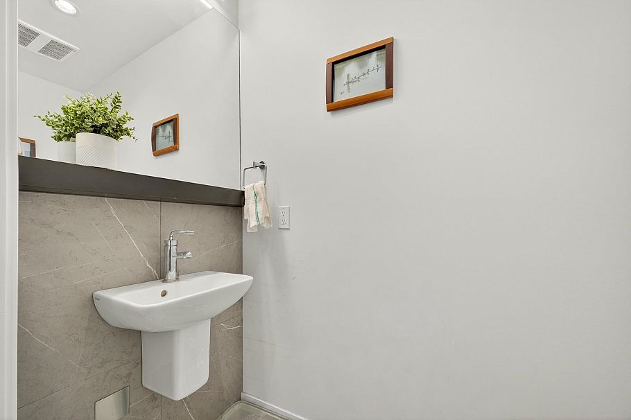 7601 Yukon Street Vancouver, BC - 8