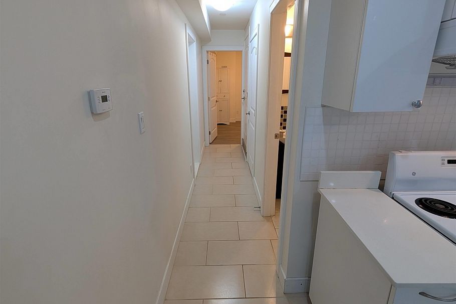 1BED 25XX E 28 AVENUE, Vancouver BC V5R 1R7 Vancouver, BC - 11