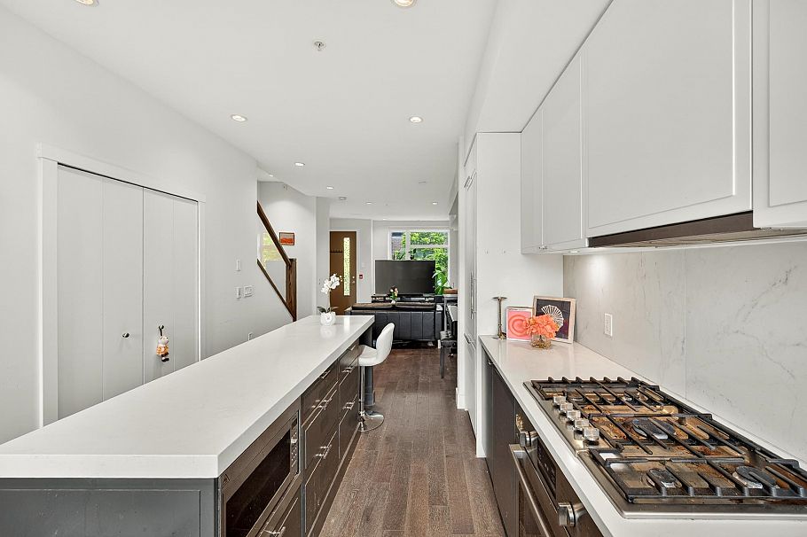 7601 Yukon Street Vancouver, BC - 3