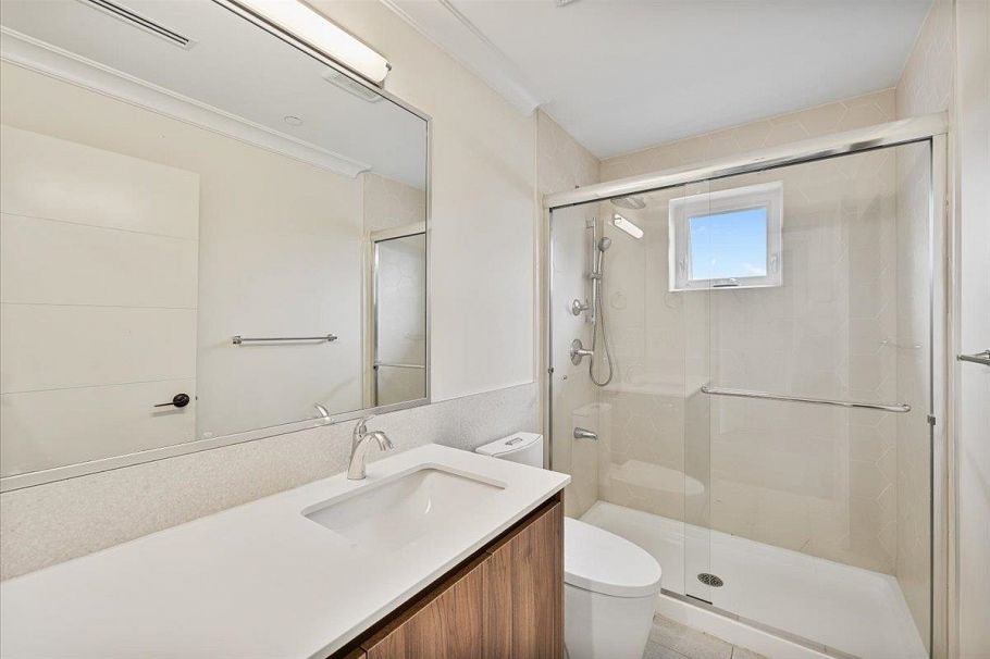 3179 E 16th Avenue Vancouver, BC - 31