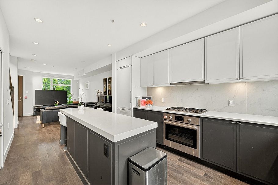 7601 Yukon Street Vancouver, BC - 5