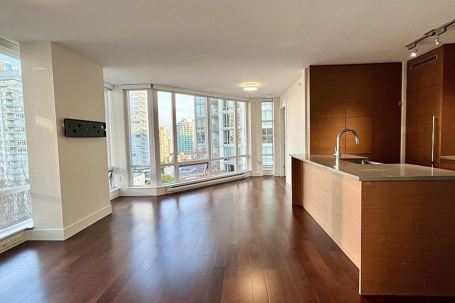 1107 565 Smithe Street Vancouver, BC - 1