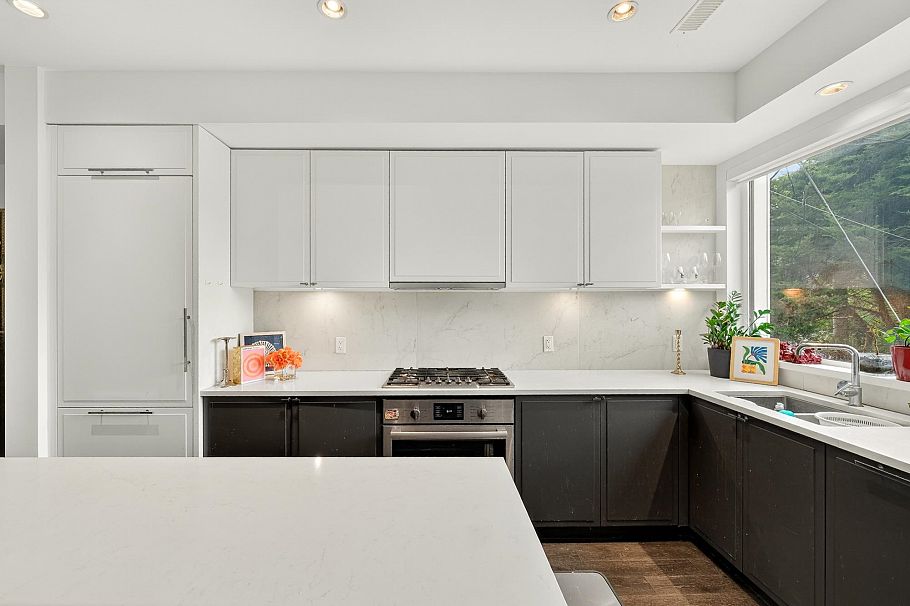 7601 Yukon Street Vancouver, BC - 2