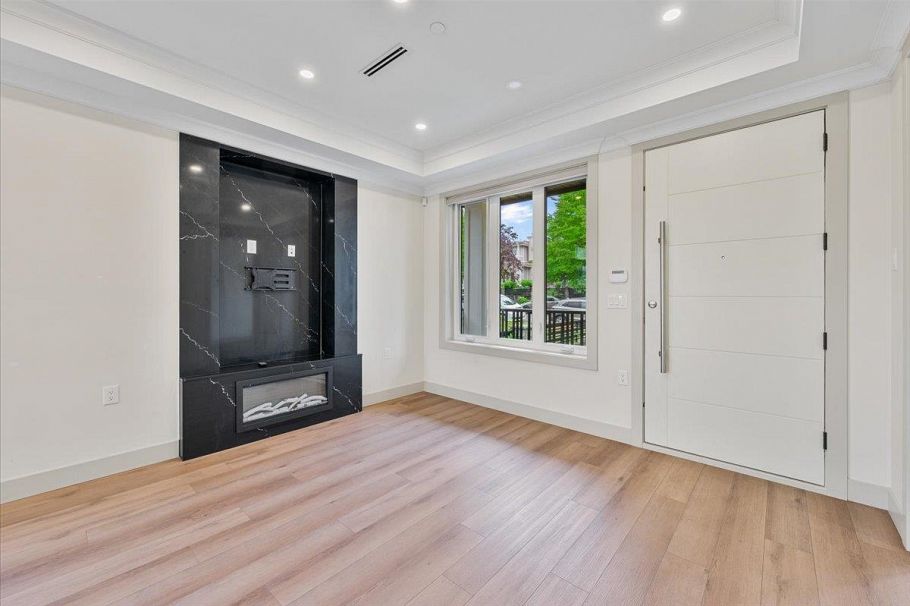 3179 E 16th Avenue Vancouver, BC - 5