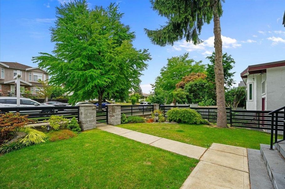 3179 E 16th Avenue Vancouver, BC - 3