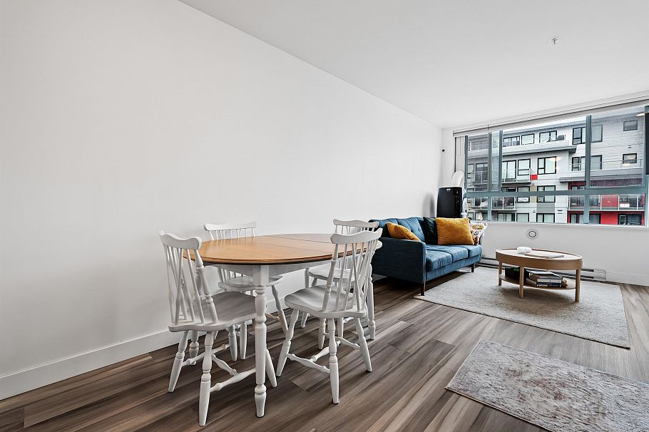 302 5818 Lincoln Street Vancouver, BC - 4