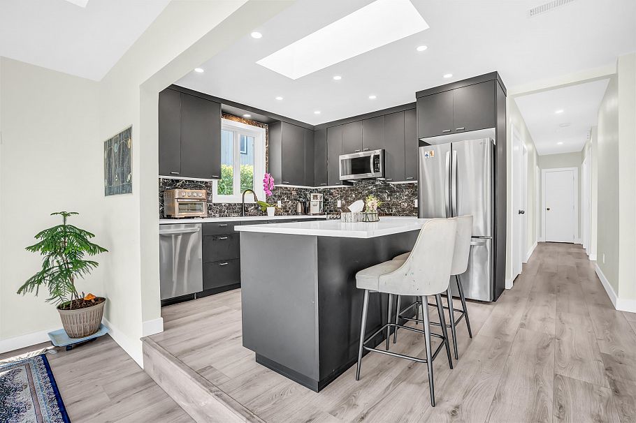 300 W Balmoral Road North Vancouver, BC - 13