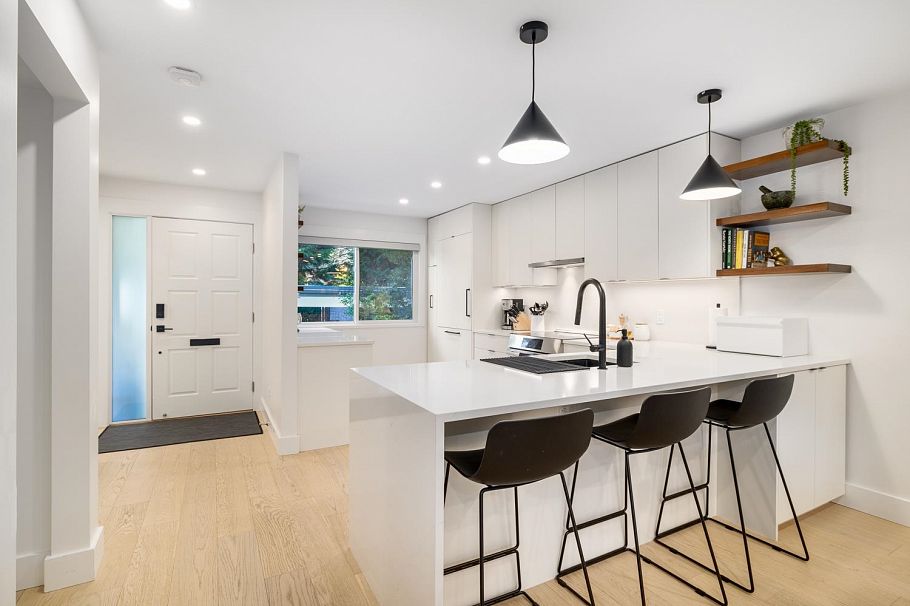 4663 Hoskins Road North Vancouver, BC - 3