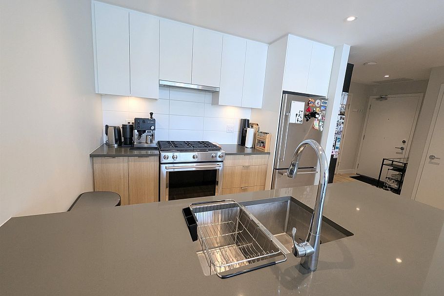 1305 3430 E Kent Avenue Vancouver, BC - 4