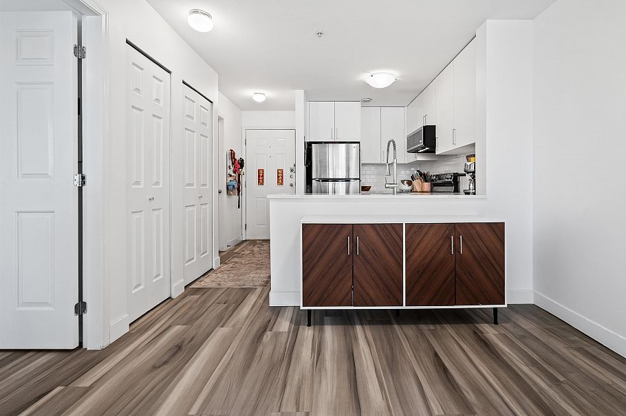 302 5818 Lincoln Street Vancouver, BC - 9