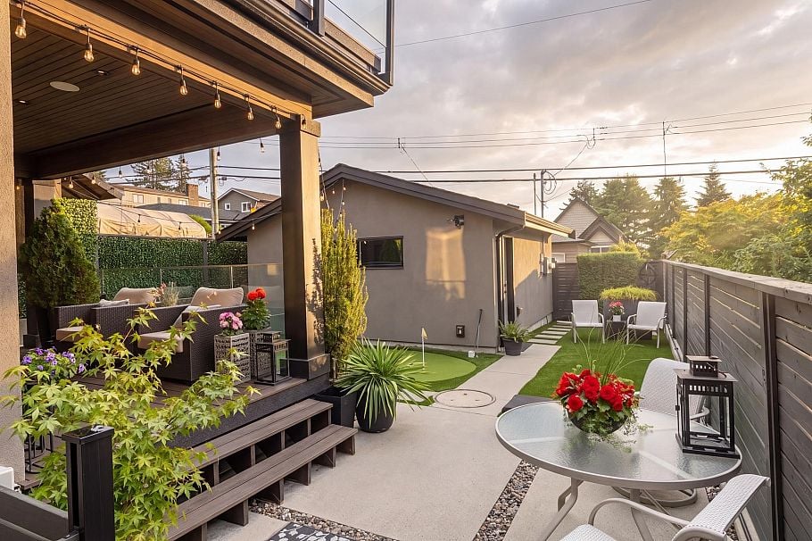 351 W 28th Street North Vancouver, BC - 29