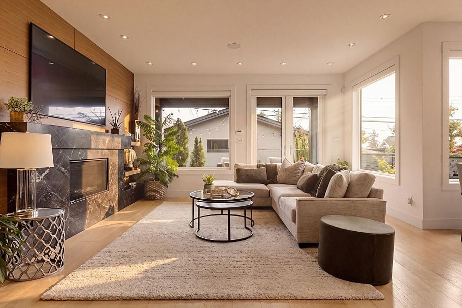 351 W 28th Street North Vancouver, BC - 3