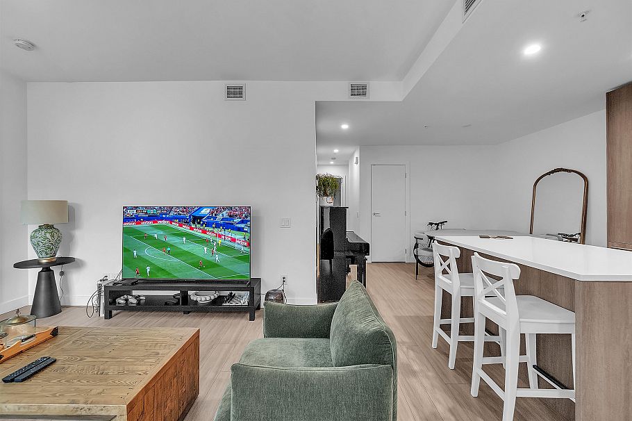 115 2060 Curling Road North Vancouver, BC - 7