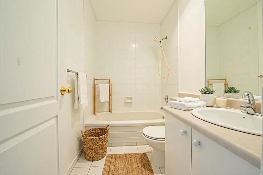 202 3683 Wellington Avenue Vancouver, BC - 15