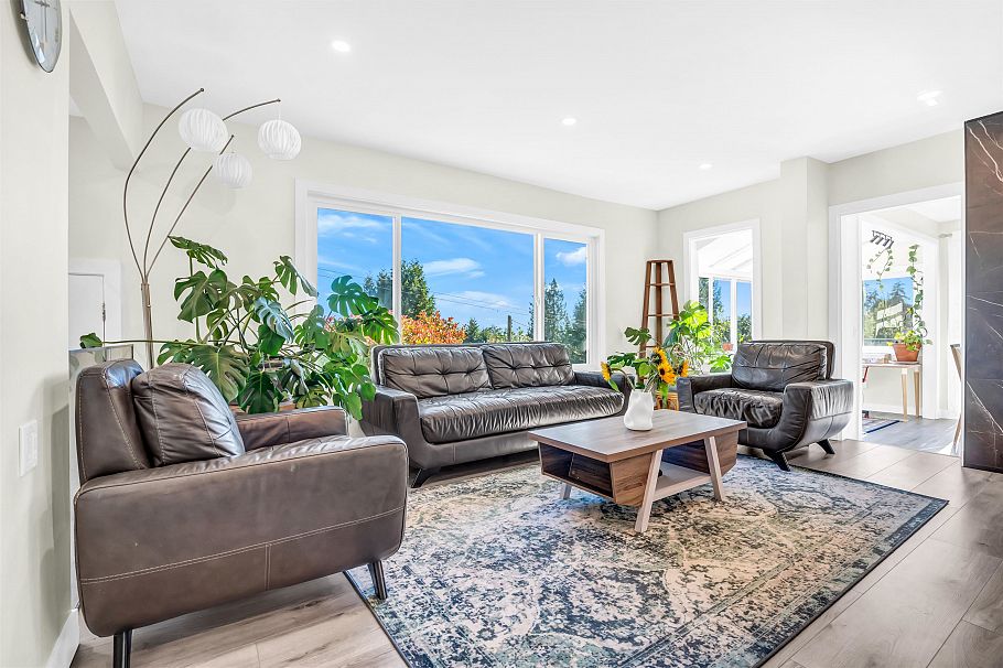 300 W Balmoral Road North Vancouver, BC - 2
