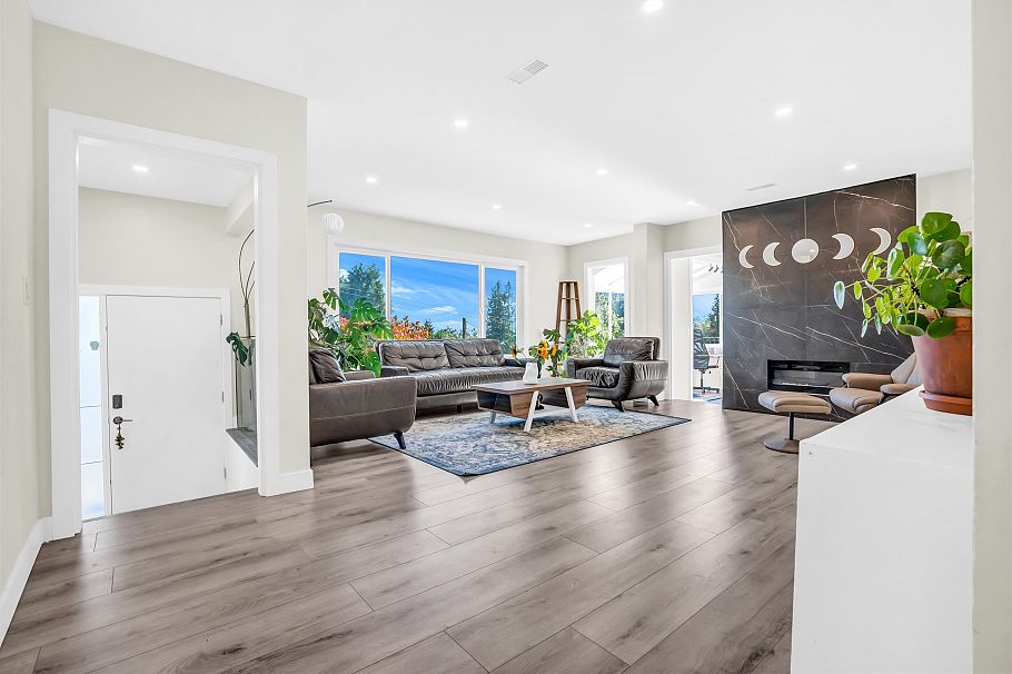 300 W Balmoral Road North Vancouver, BC - 3