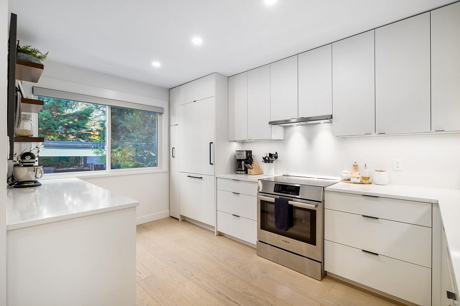 4663 Hoskins Road North Vancouver, BC - 2