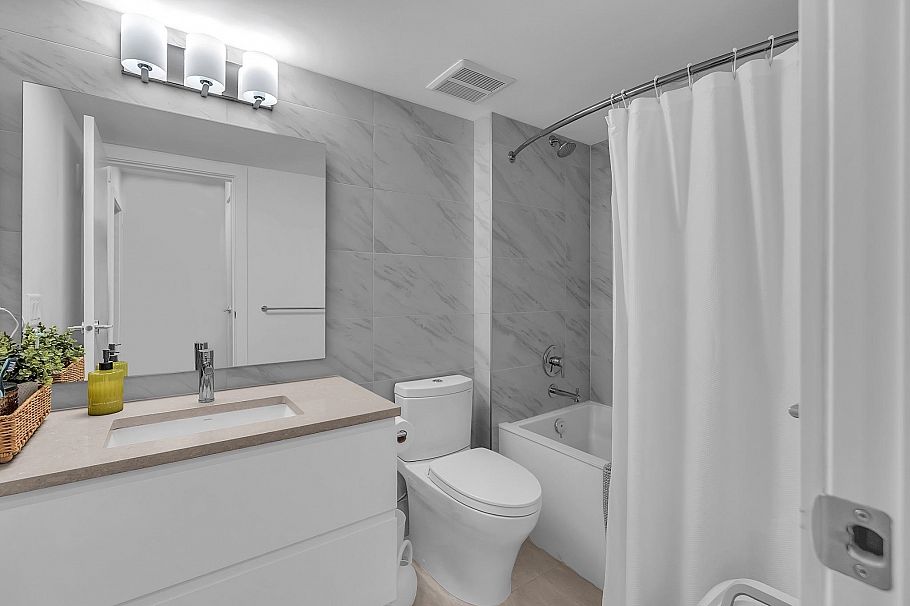115 2060 Curling Road North Vancouver, BC - 21