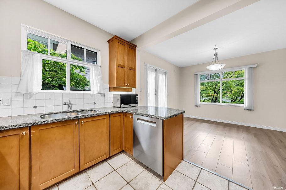 2459 W 39th Avenue Vancouver, BC - 11
